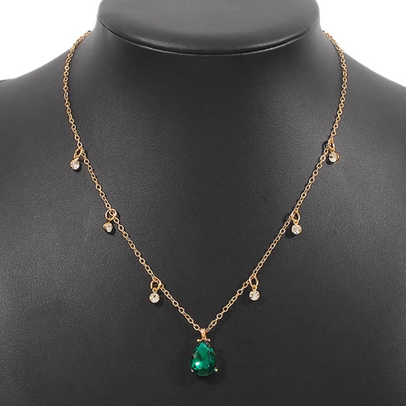 **KAIRO* Gold x Green Rhinestone Pendant Fashion Necklace - Picture 1 of 8
